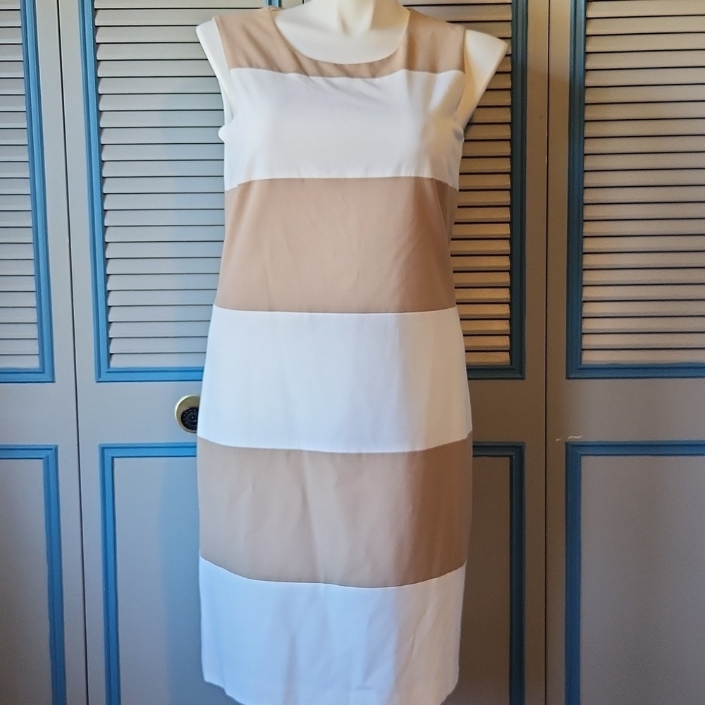 Anne Klein Tan & White Sleeveless Dress